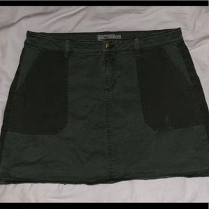 Vineyard Vines olive skirt size 10